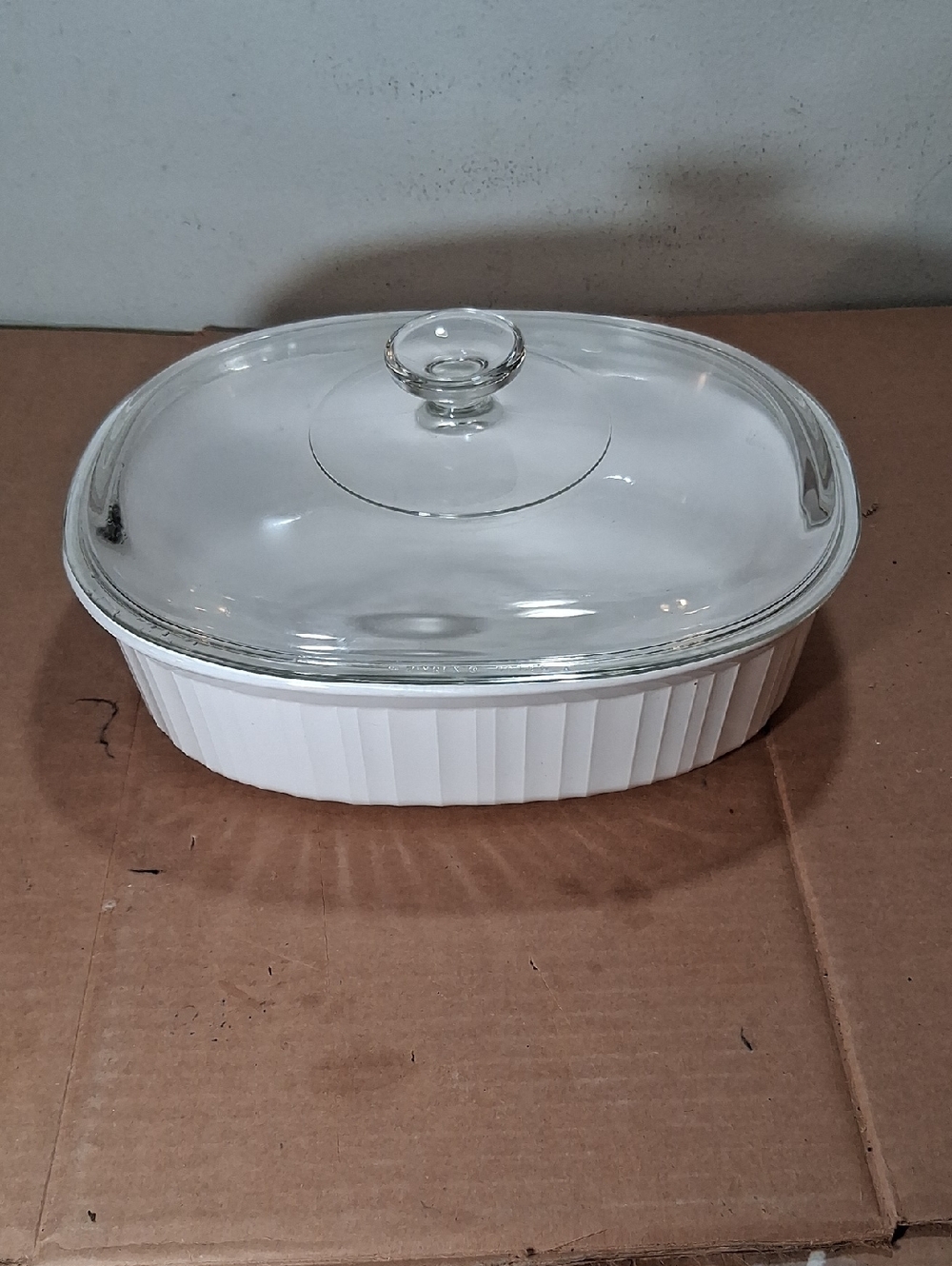 French White 2.8 liter Oval Corning Ware Casserole Dish F-2-B With Lid